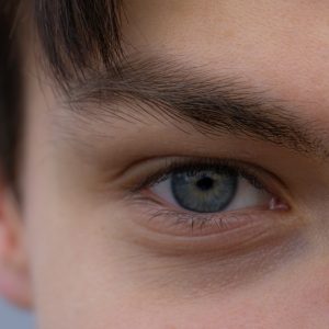 Jak postępować w przypadku jęczmienia na oku?